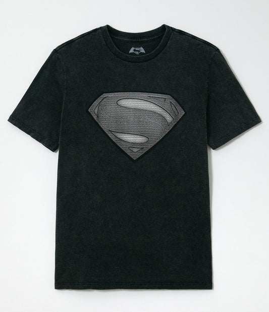 Camiseta preta com estampa do Super-Homem em tecido de malha macia