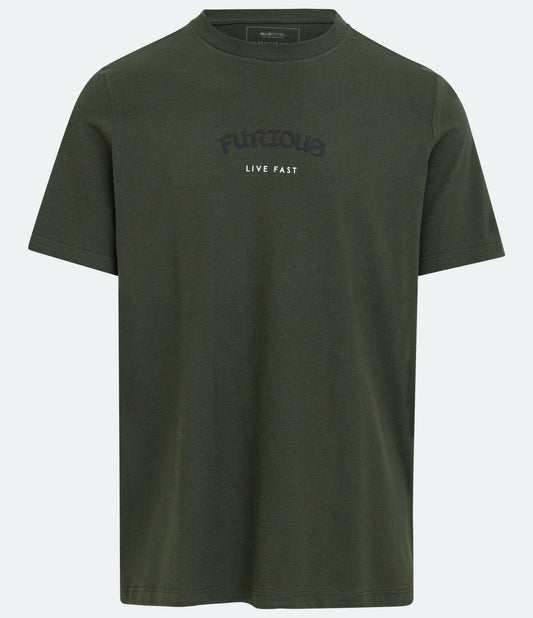 Camiseta de ajuste descontraído com letras verdes em relevo "Furious"