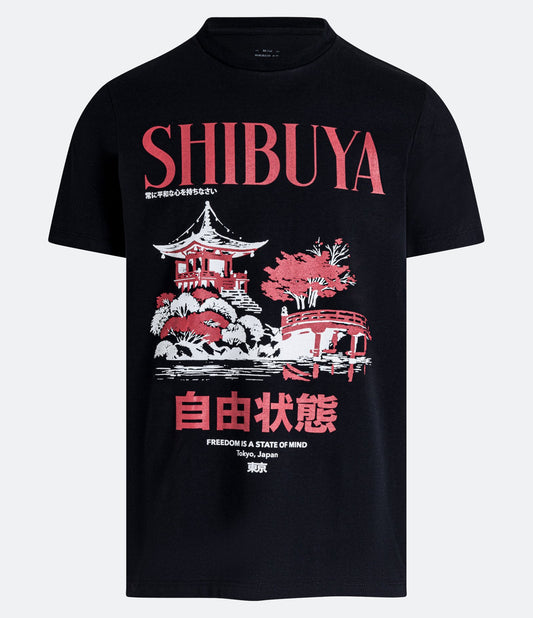 Camiseta Regular Fit com estampa do Templo Oriental de Shibuya e ideograma preto