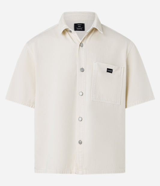 Camisa branca de sarja boxy com bolso no peito