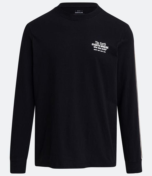 Camiseta Regular Fit de punto negro con estampado y mangas a rayas