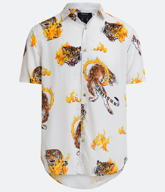 Camisa de viscose de ajuste regular com estampa de tigre branco em chamas