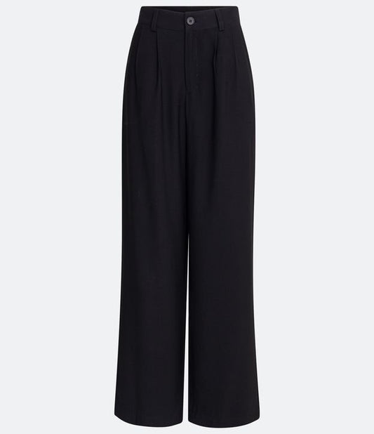 Calça reta de viscose com corte alfaiate em preto