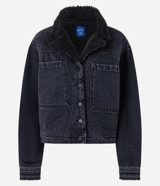 Giacca di jeans nera con colletto in sherpa e tasche frontali