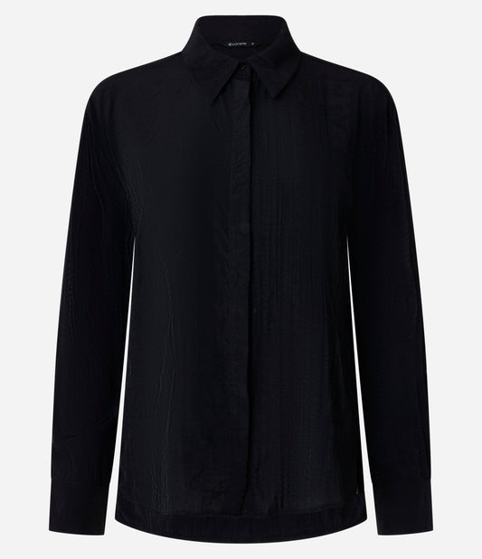 Camicia in raso nero con effetto stropicciato e maniche lunghe