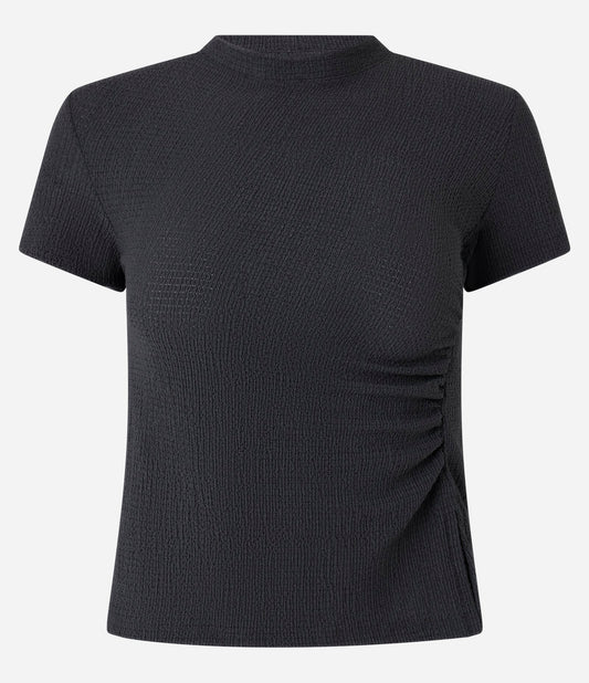 Camicetta nera strutturata con collo alto e ruche