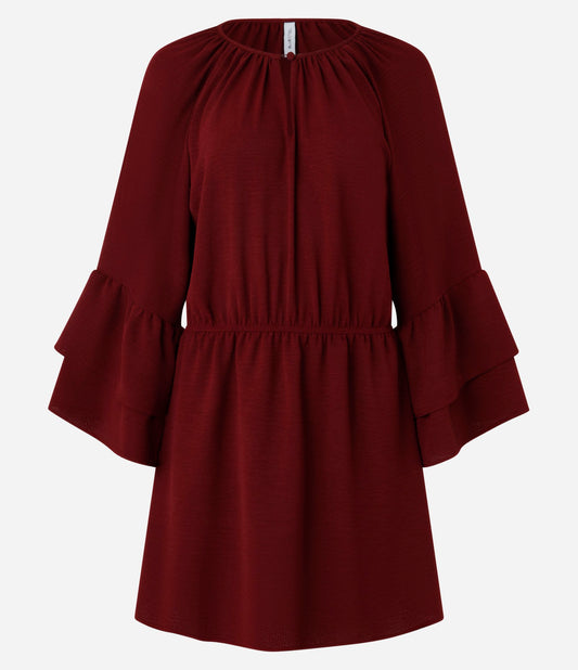 Vestido curto de crepe com mangas com babados e cintura elástica em vermelho vinho