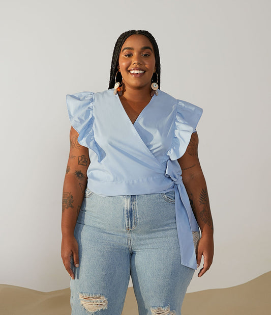 Blusa de tricoline sem mangas com babados e detalhes de amarração - Curve e Plus Size, azul