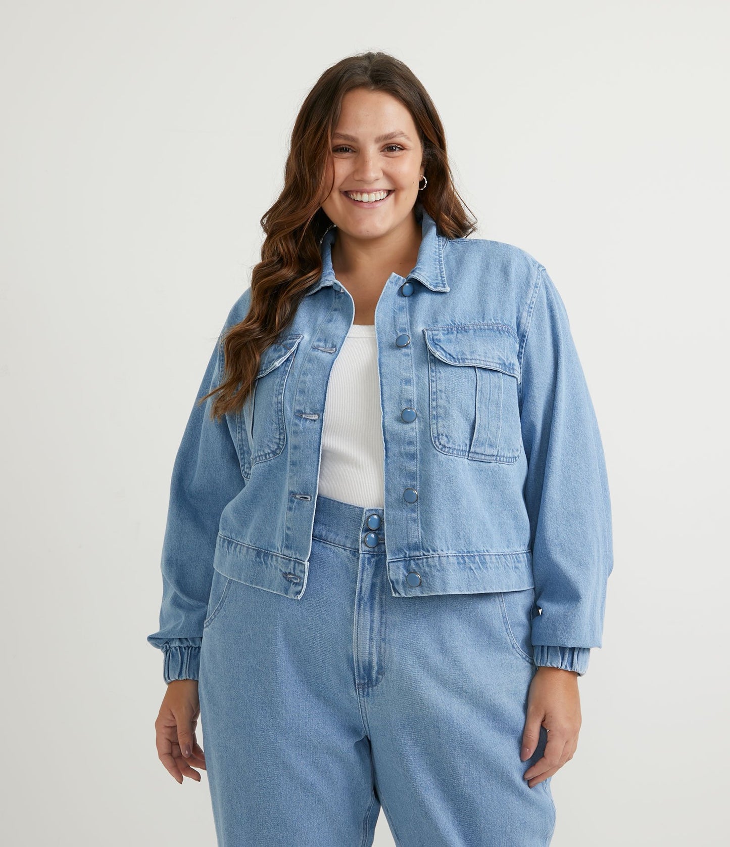 Giacca di jeans con bottoni e orlo regolabile, taglie forti e taglie forti, blu