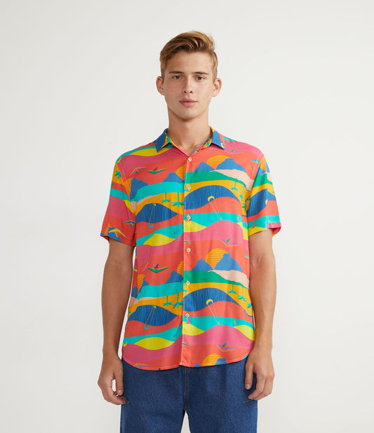 Camicia in viscosa a maniche corte con stampa del tramonto di Rio de Janeiro rosso