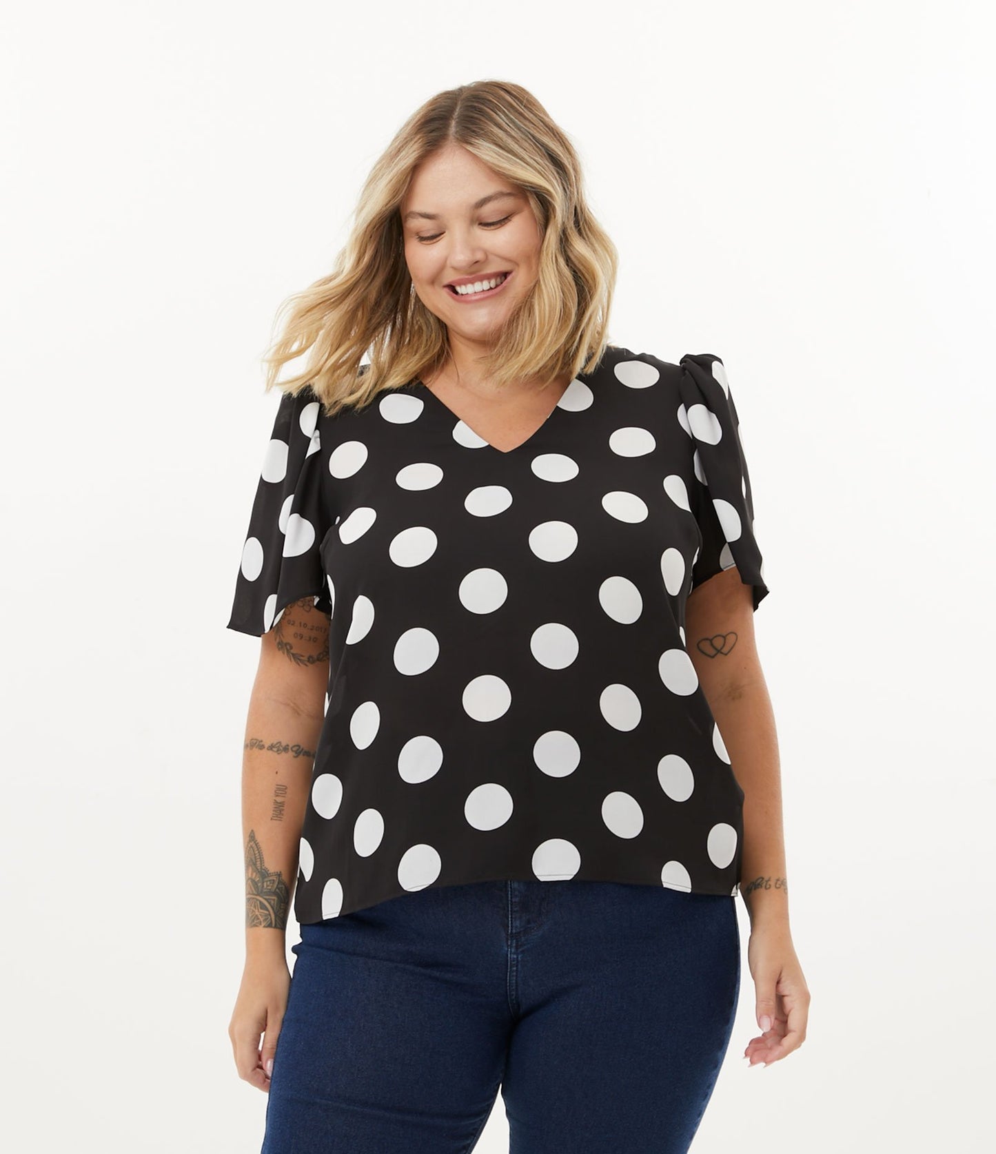 Camicetta in crepe con stampa a pois e maniche a sbuffo, taglie forti e taglie forti, nero