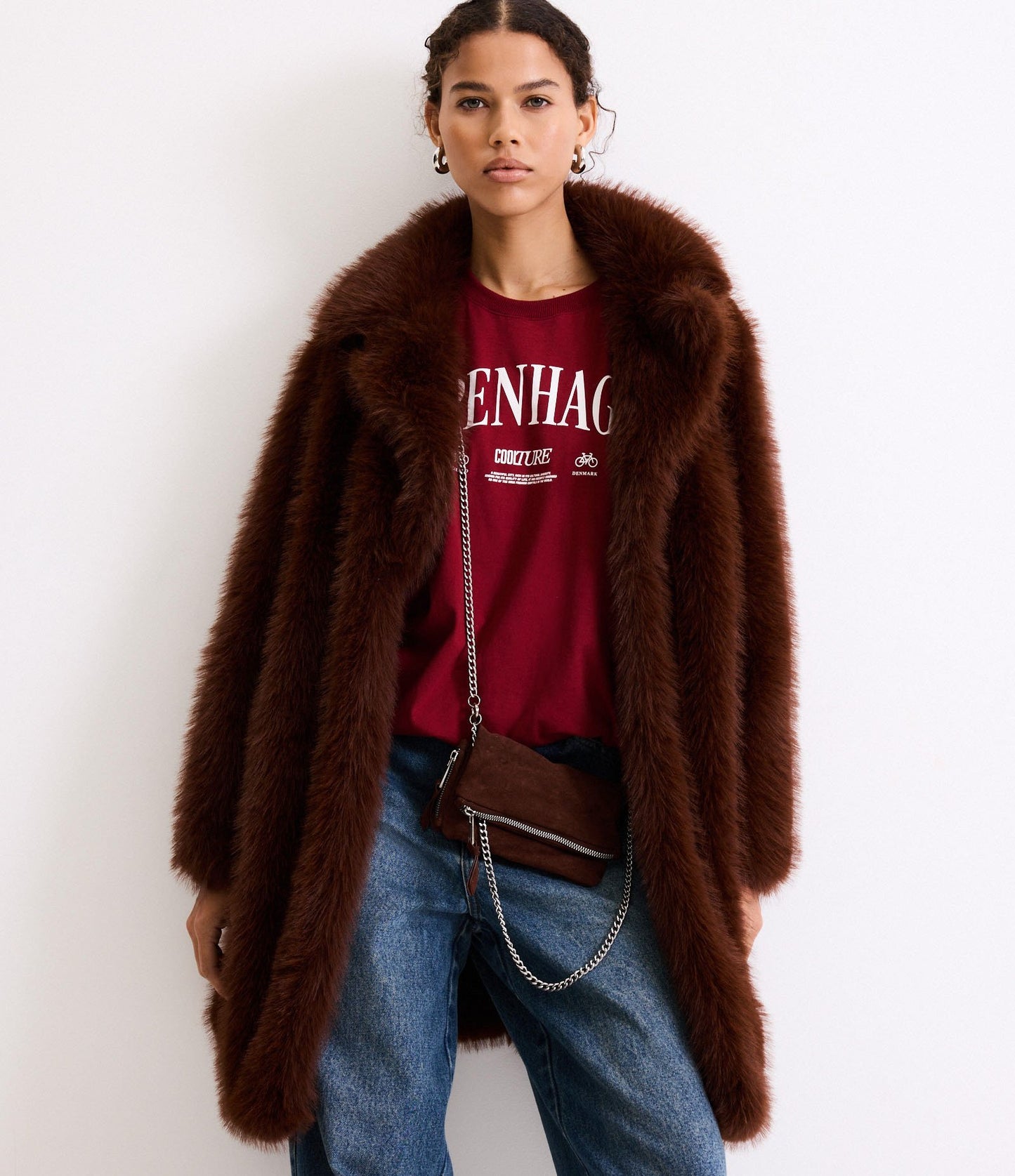 Casaco Longo Marrom Peludo com Gola Lapela