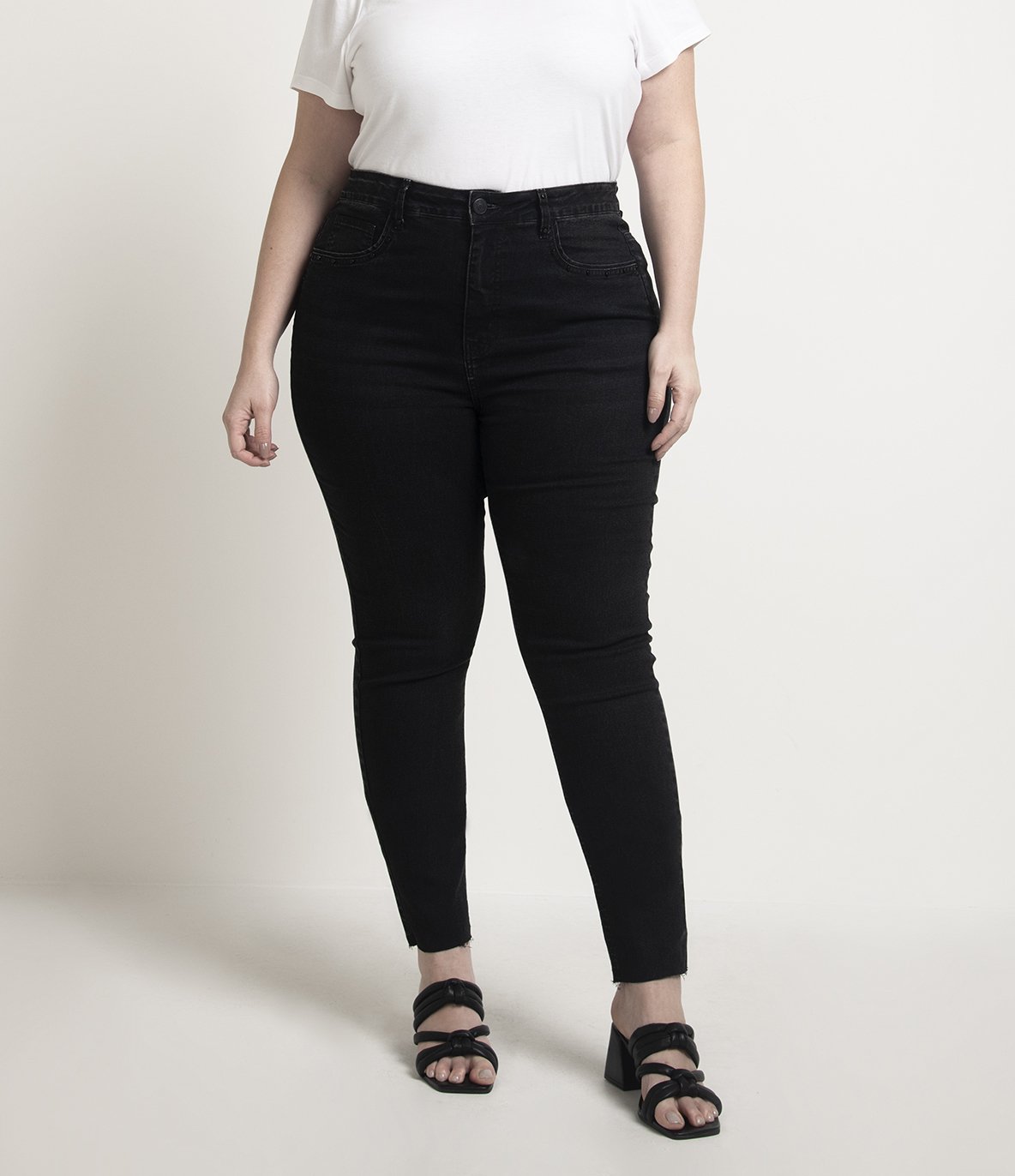 Jeans skinny con tasche borchiate, Curve e taglie forti, nero
