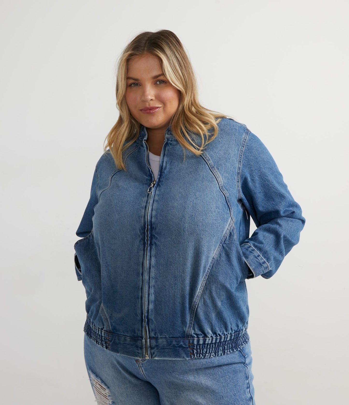 Giacca di jeans con ritagli e cerniera, taglie forti e taglie forti, blu