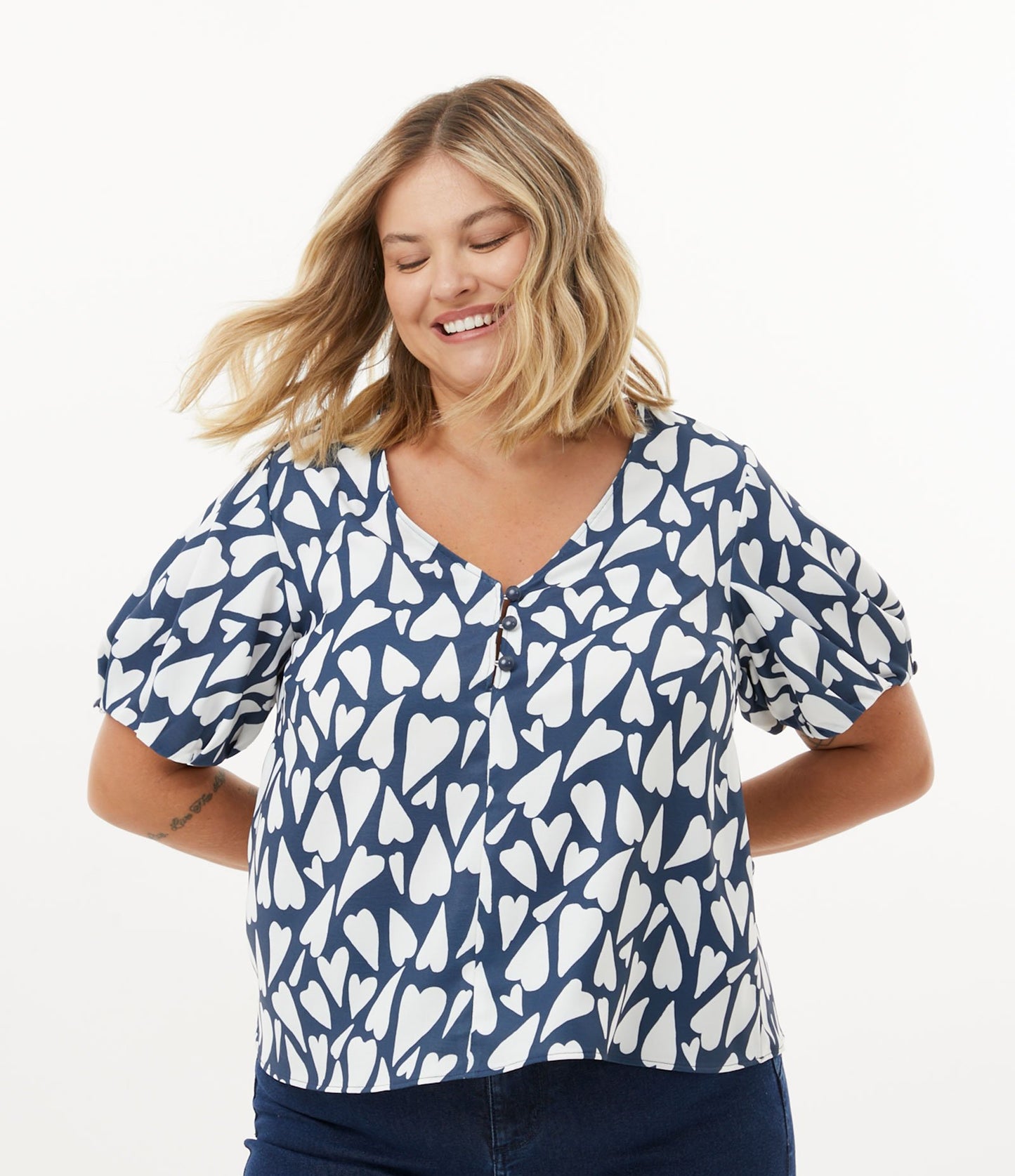 Blusa de crepe com estampa de coração, Curve & Plus Size, azul