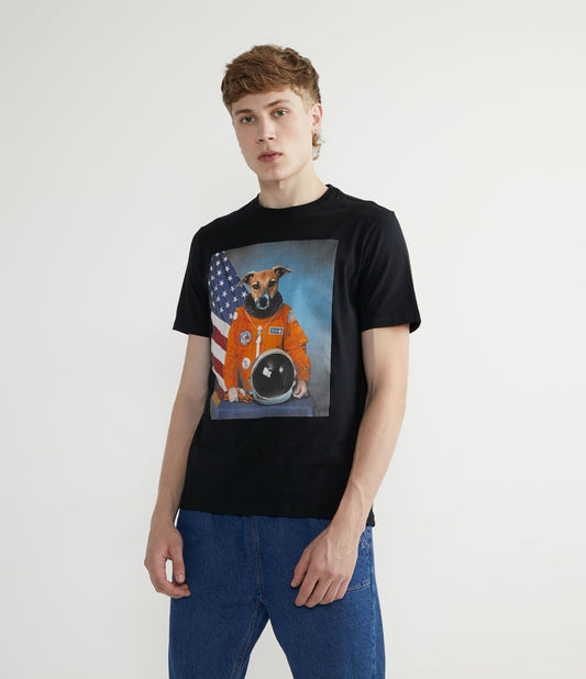 Maglietta a manica corta in cotone nero con stampa di cani astronauti color caramello