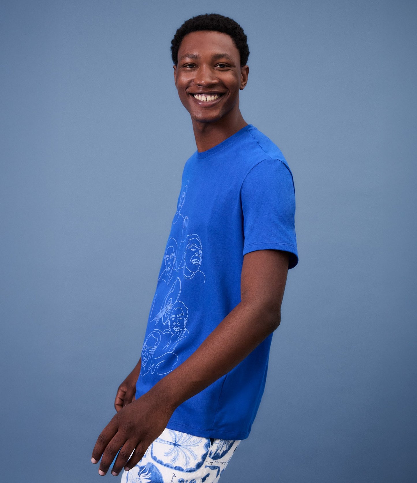 Maglietta in cotone con chitarra gialla e stampa blu