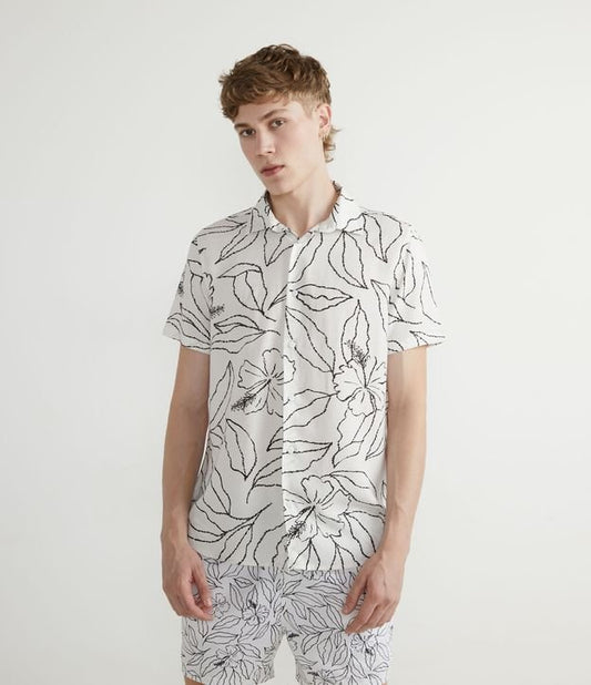 Camisa de linho de viscose com estampa floral branca de manga curta