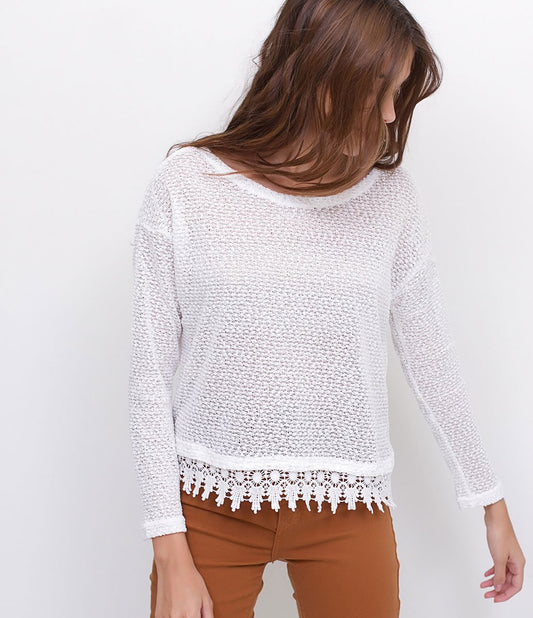 Maglione bianco in maglia con dettaglio sull'orlo