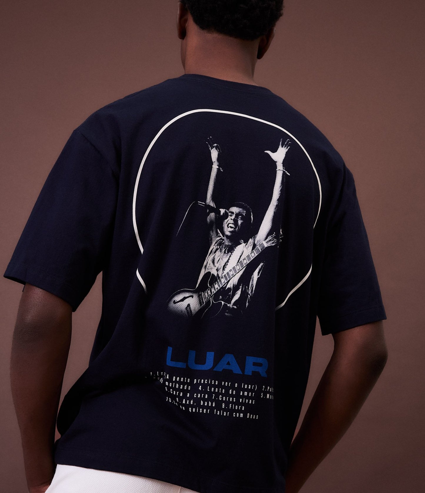 T-shirt in cotone blu navy con stampa della luna di Gilberto Gil