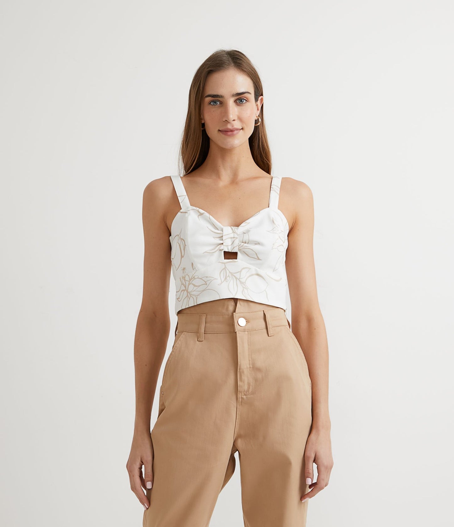 Camicetta cropped in poliestere con dettaglio sul busto e stampa di fogliame bianco