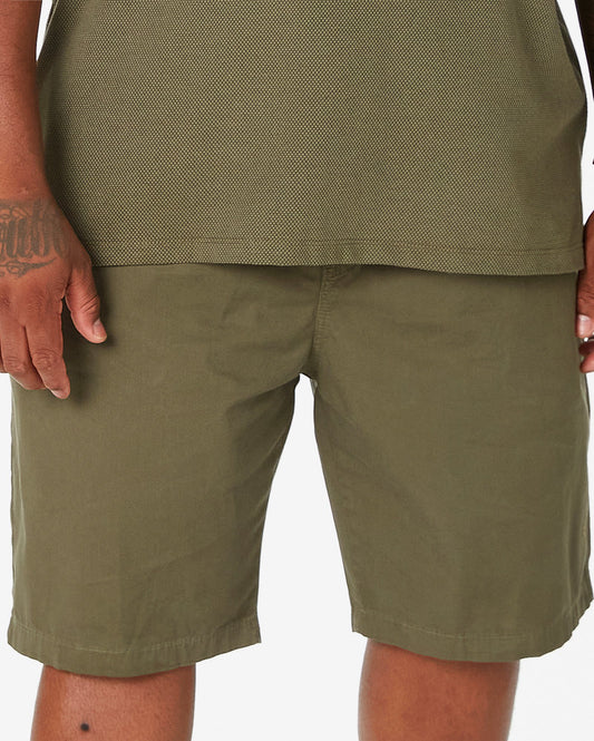 Shorts masculinos plus size em jeans de perna reta verde-oliva da Allman for Riachuelo