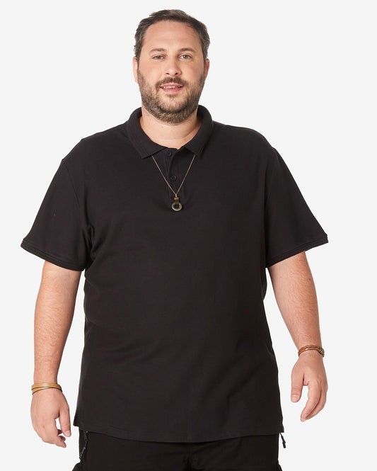 Camisa polo preta de manga curta para homens plus size da Allman para Riachuelo