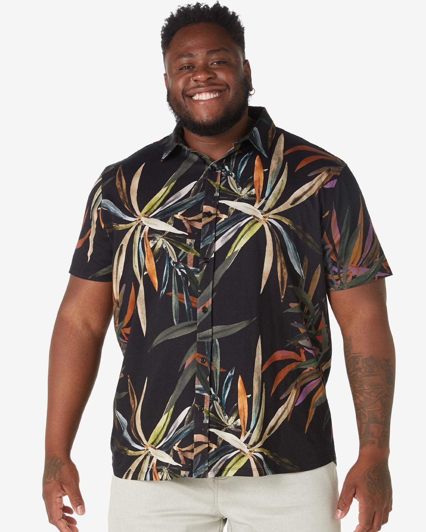 Camisa masculina plus size de manga curta com estampa de folhas em preto - Allman by Riachuelo
