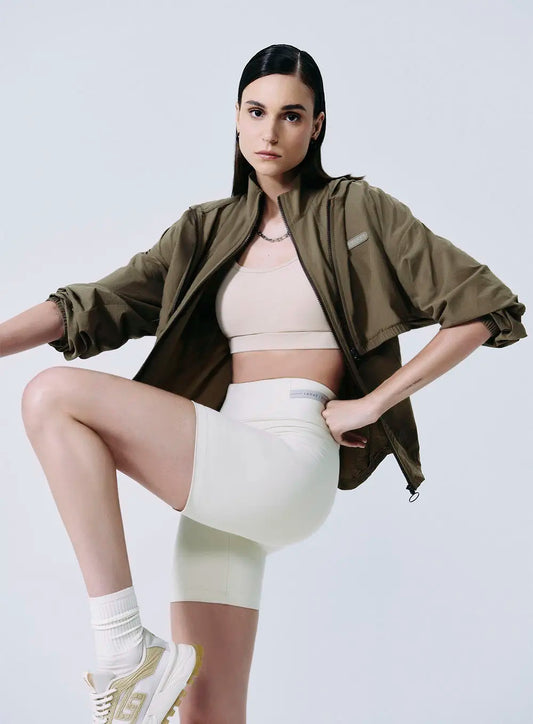 Chaqueta de nailon con capucha