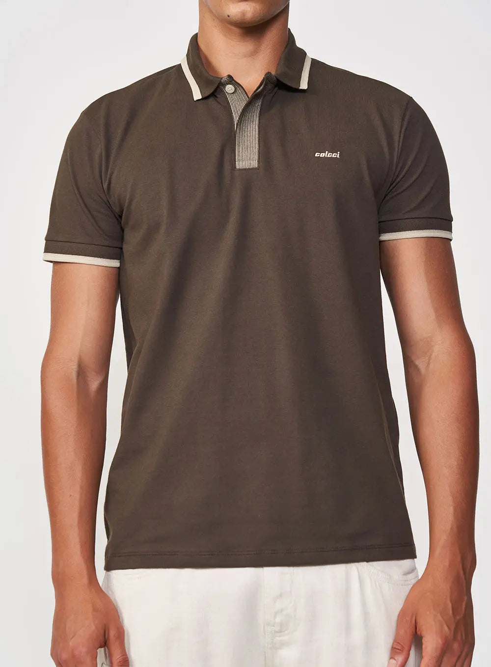 Polo con cuello y puños en contraste