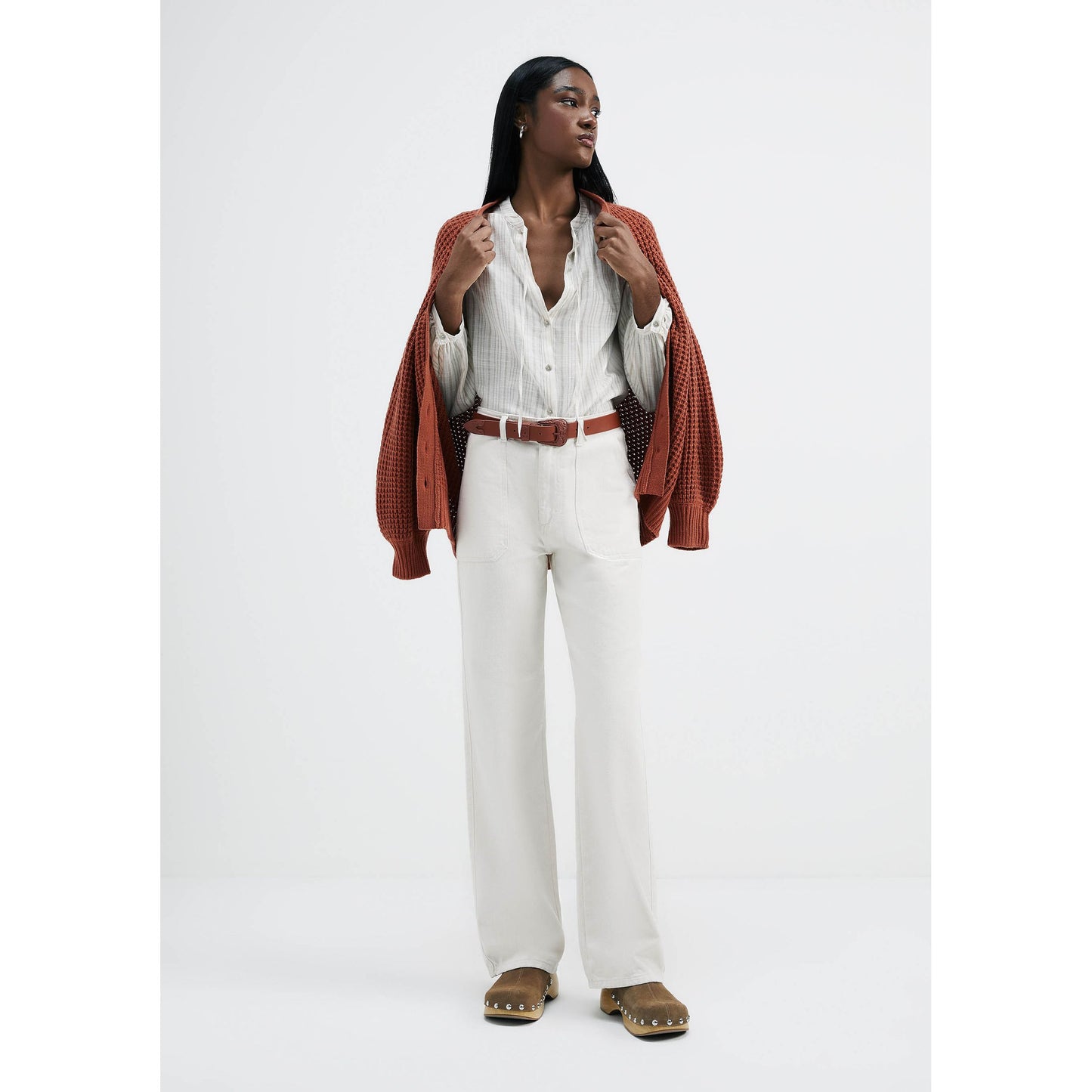 Calça masculina de sarja de cintura alta e perna larga - tingida em tecido