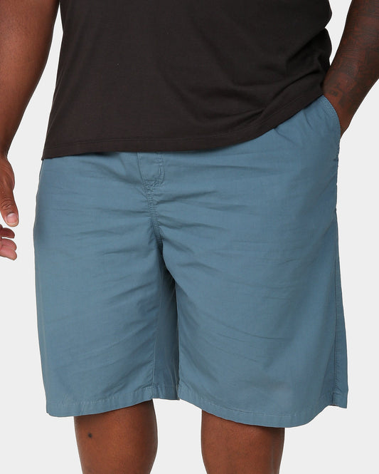 Shorts masculinos Plus Size Straight Fit Petrol Blue Denim da Allman para Riachuelo