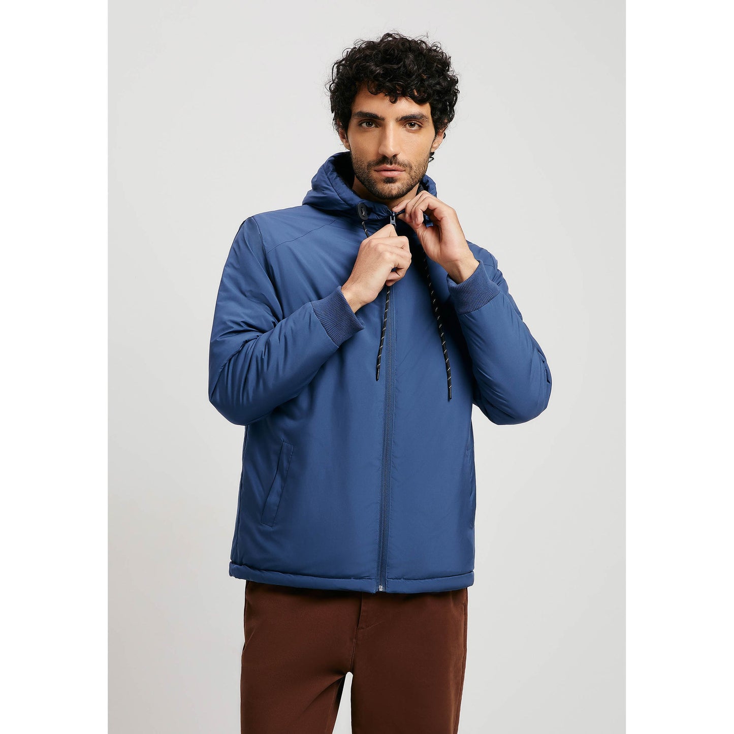 Giacca a vento da uomo con cappuccio e tasca