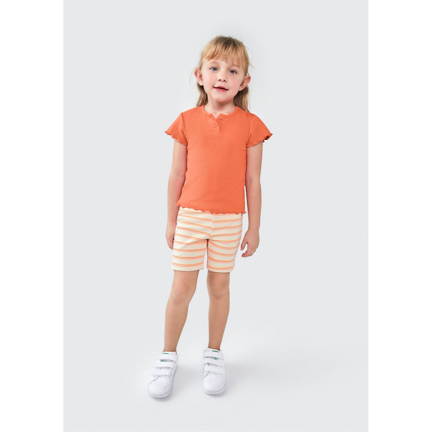 Top de volantes para niña pequeña