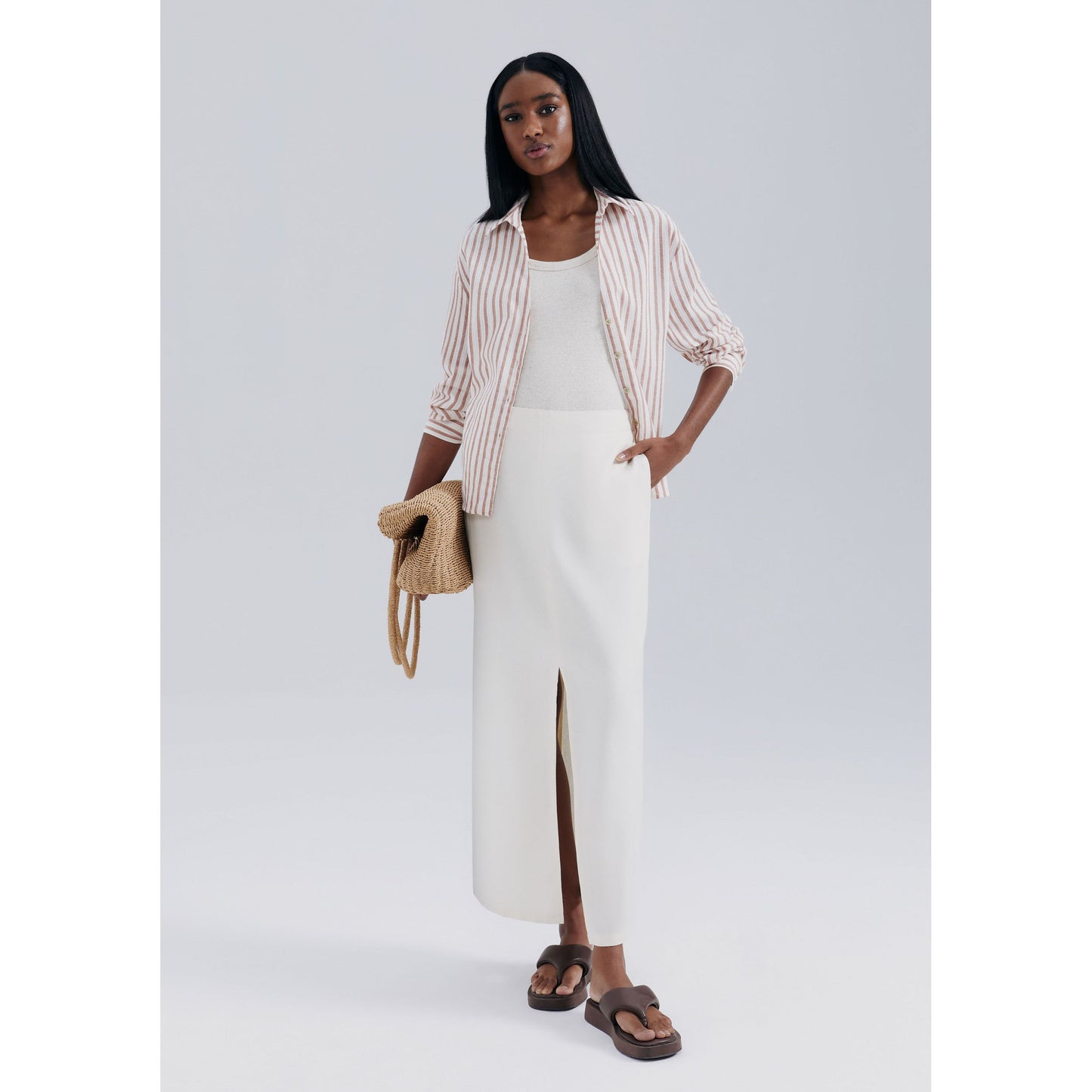 Saia midi de linho de cintura média