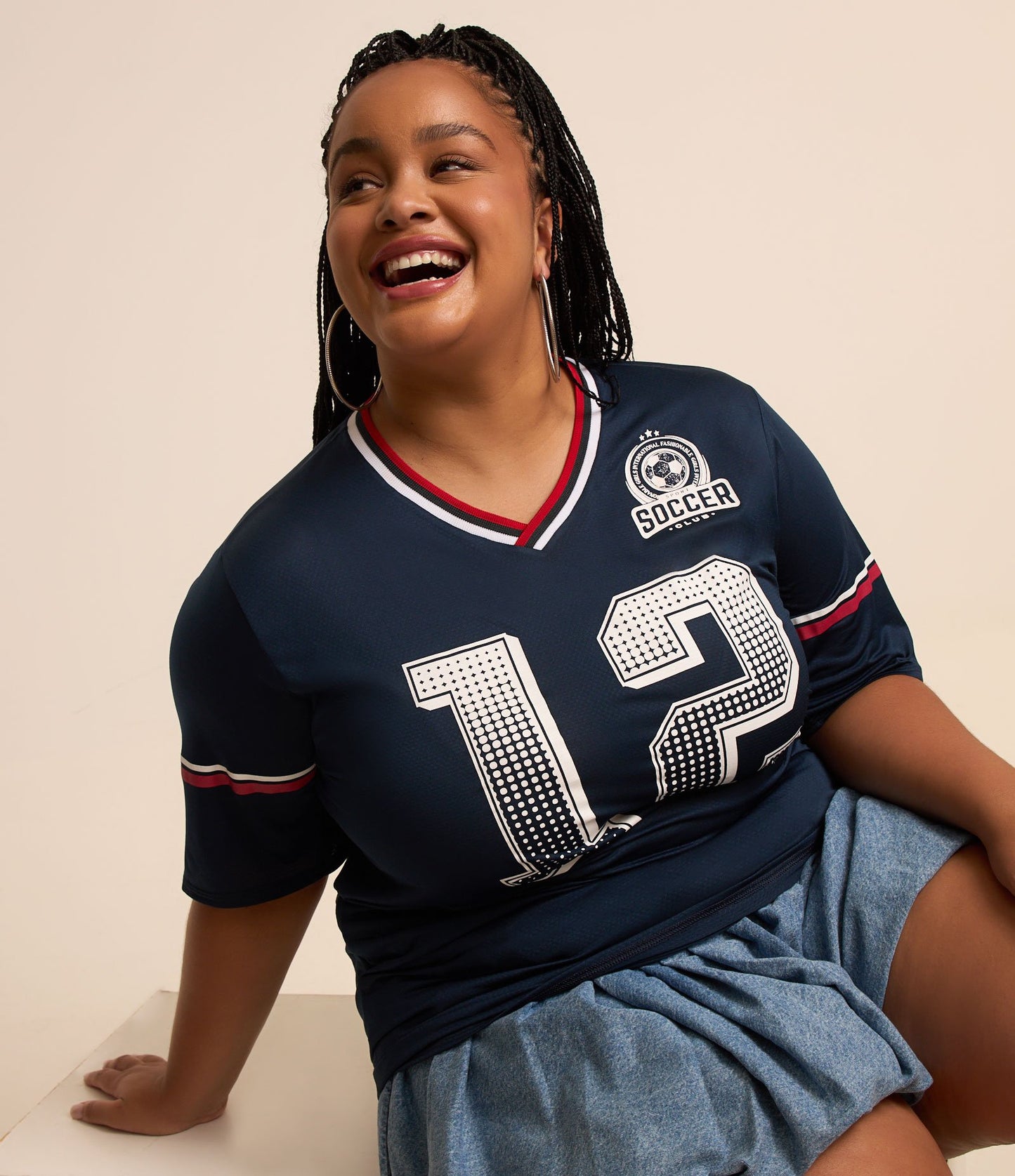 Maglietta sportiva oversize con stampa calcio blu, taglie forti e taglie forti