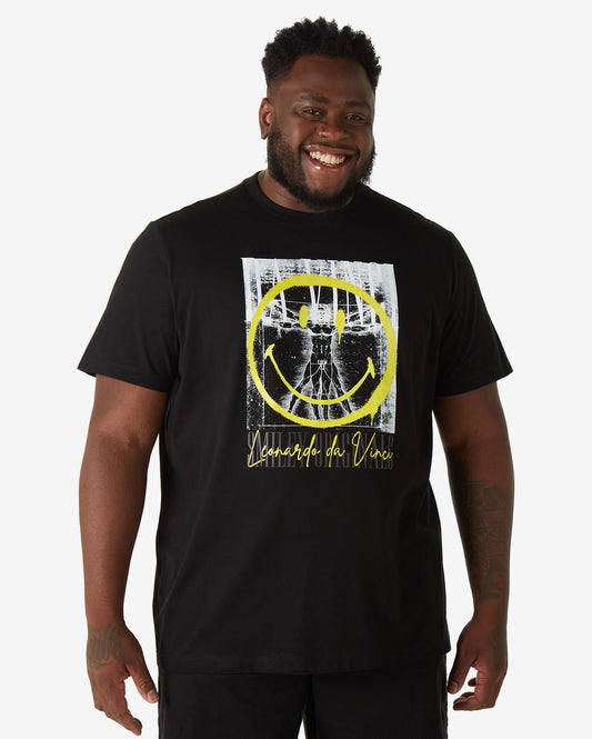 Camiseta masculina plus size de manga curta Smiley® Originals Vitruvian Man preta da Riachuelo