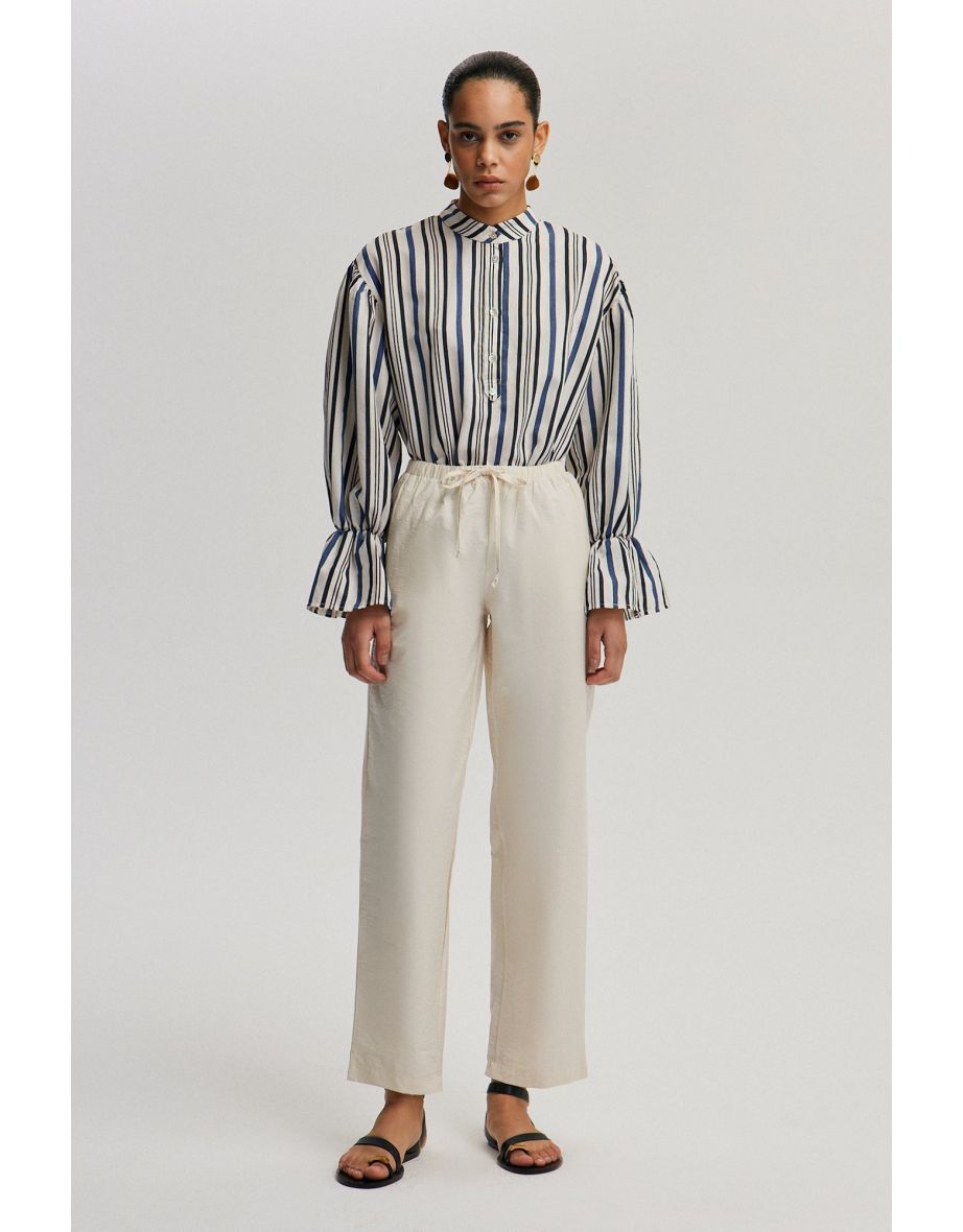 Pantaloni dal taglio rilassato con elastico in vita