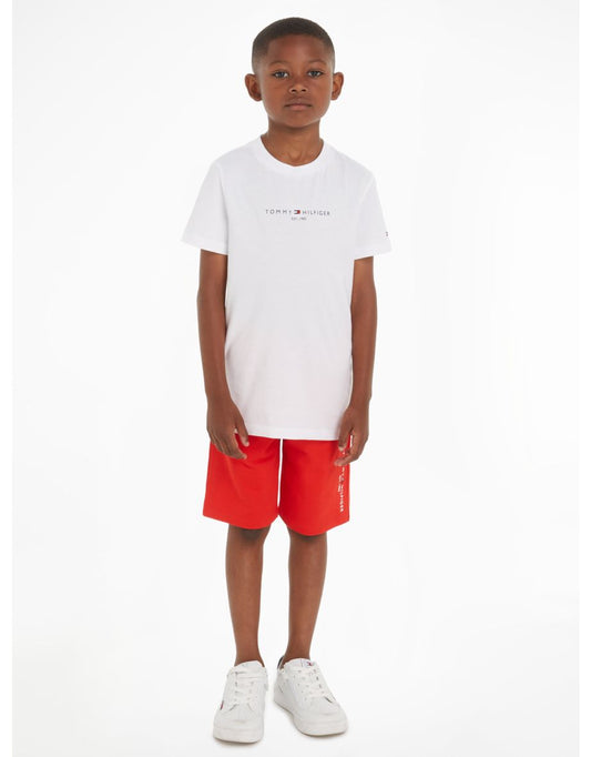 Conjunto de shorts vermelhos essenciais para meninos
