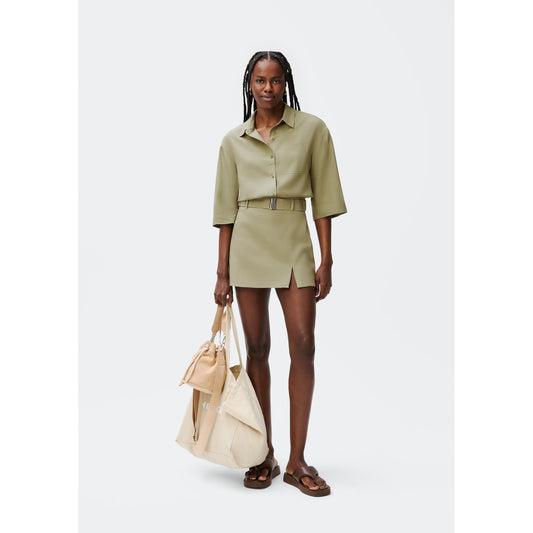 Shorts, saia com cinto