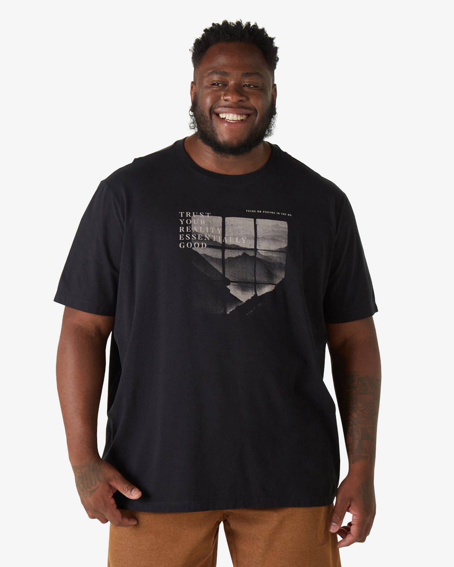 Camiseta masculina Plus Size de manga curta Landscape em preto da Allman para Riachuelo