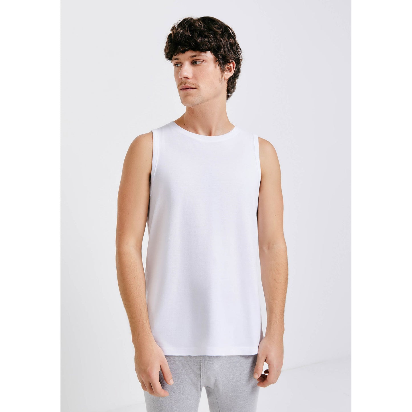 Canotta Basic da uomo con spalline larghe