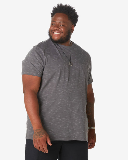 Camiseta masculina plus size de manga curta com bolso na cor cinza - Allman by Riachuelo