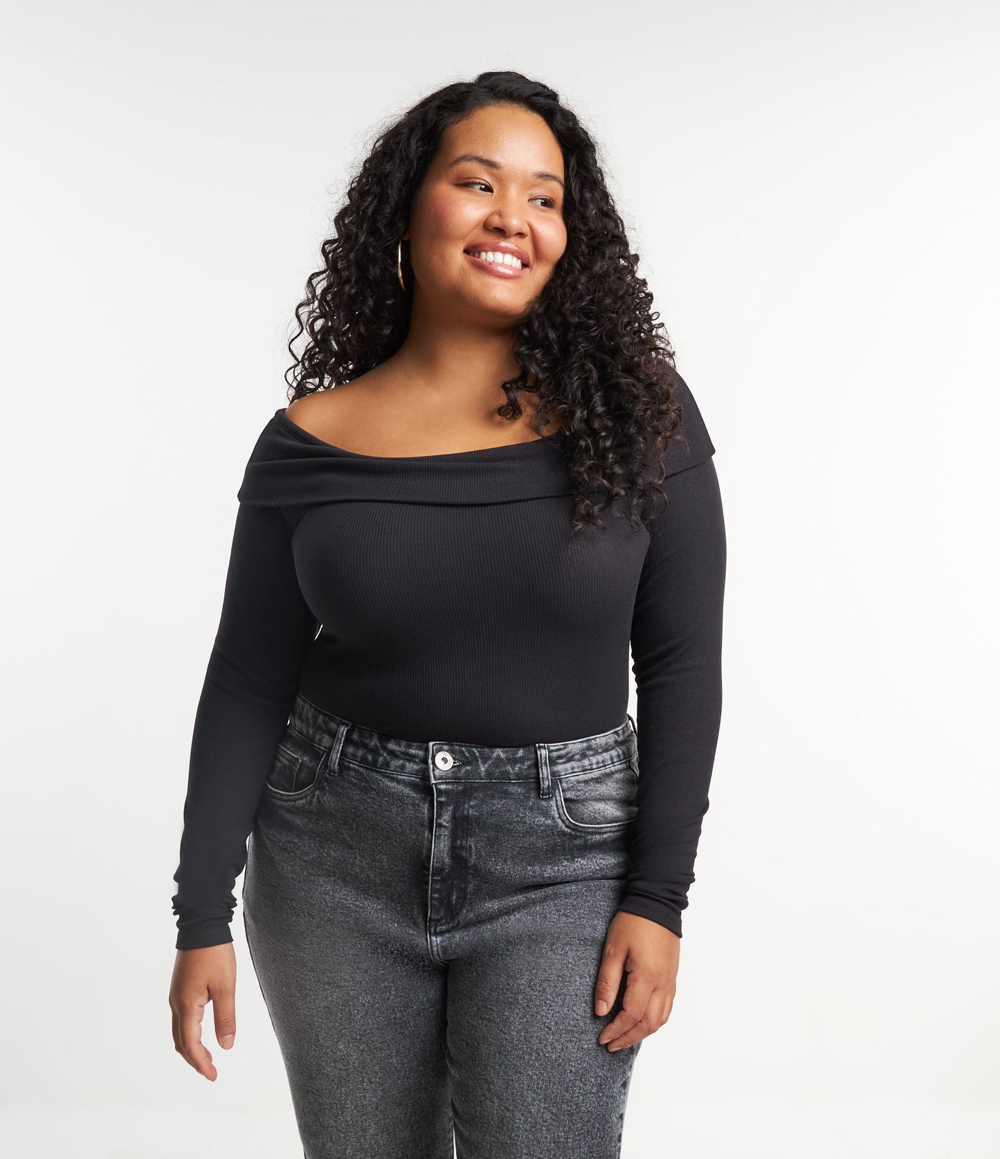 Blusa sem ombro com nervuras em preto - Ashua Curve & Plus Size