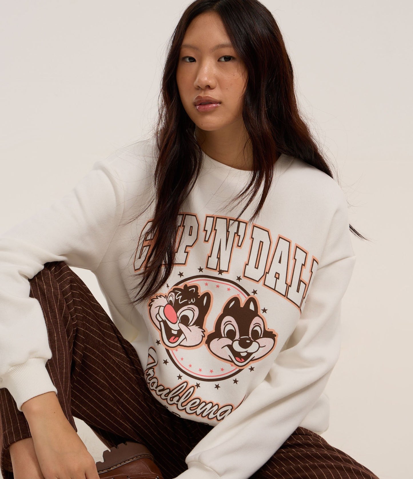 Felpa con cappuccio in cotone bianco con fodera in pile e stampa di Chip 'n Dale