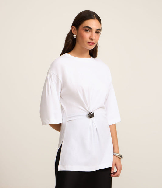 T-Shirt Comfort in cotone bianco con dettaglio frontale e vestibilità regolabile