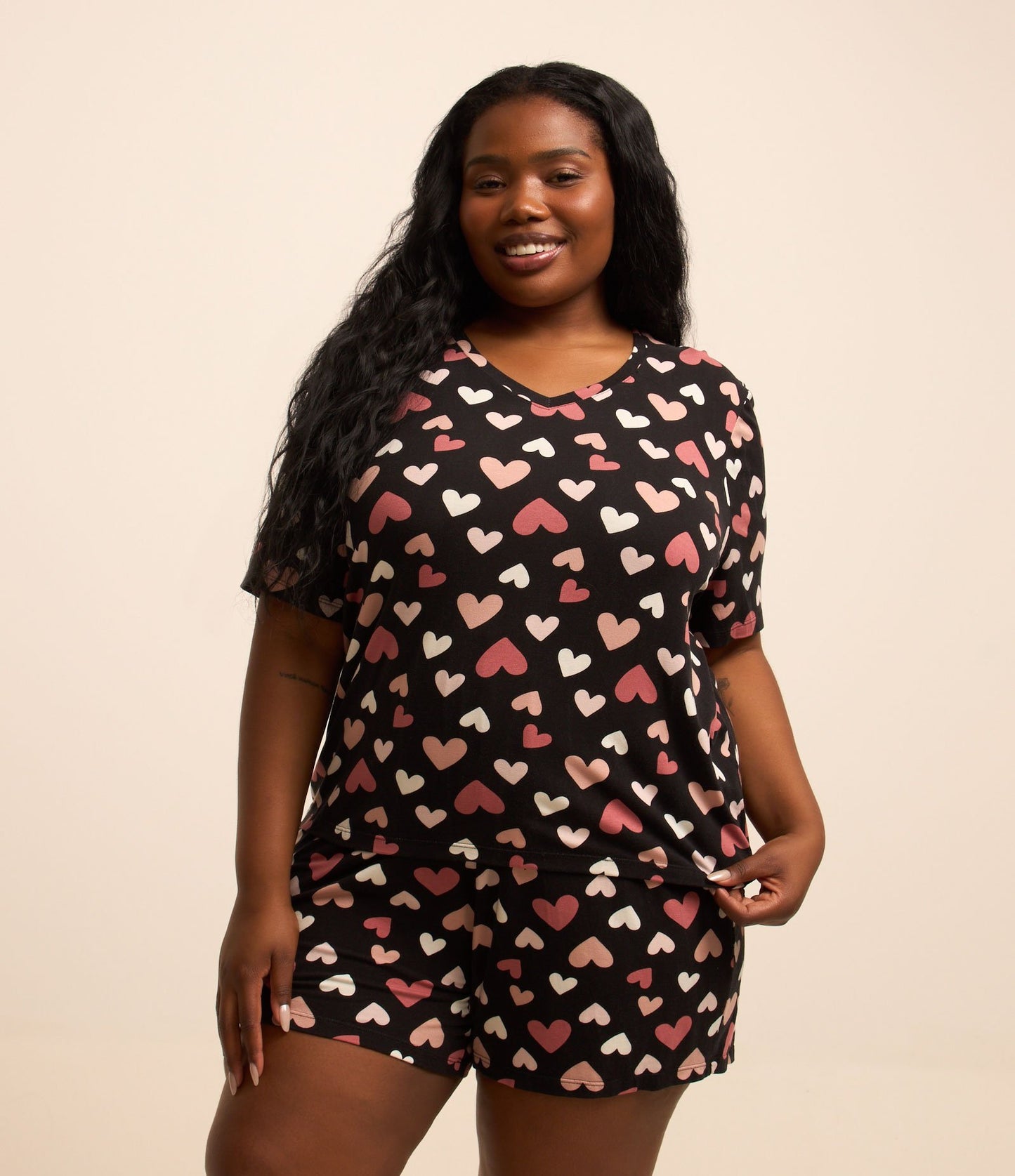 Pijama curto de viscose com estampa de coração, Curve & Plus Size, preto