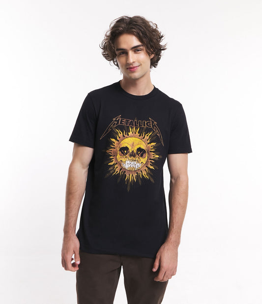 Camiseta preta de ajuste regular com estampa metálica