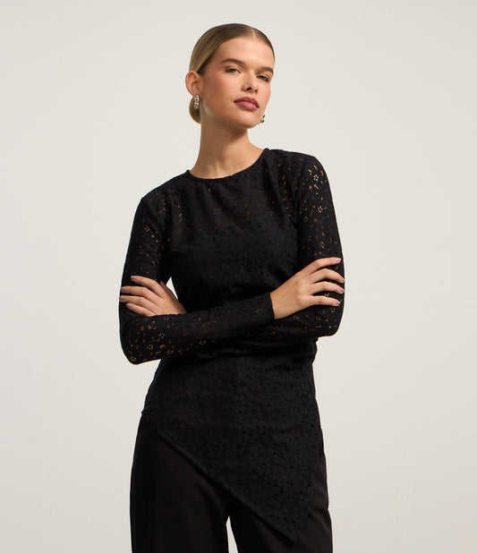 Camicetta in pizzo nero con sovrapposizione e maniche lunghe