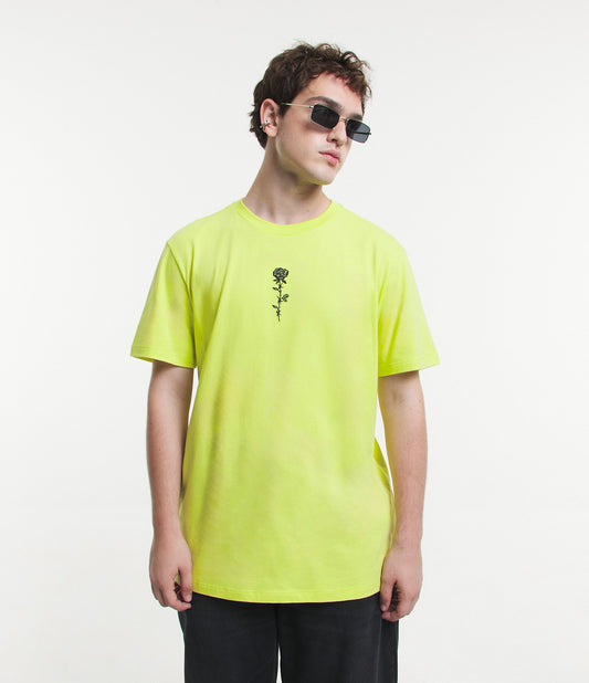 Camiseta Comfort em meia malha com bordado de flores verde-limão